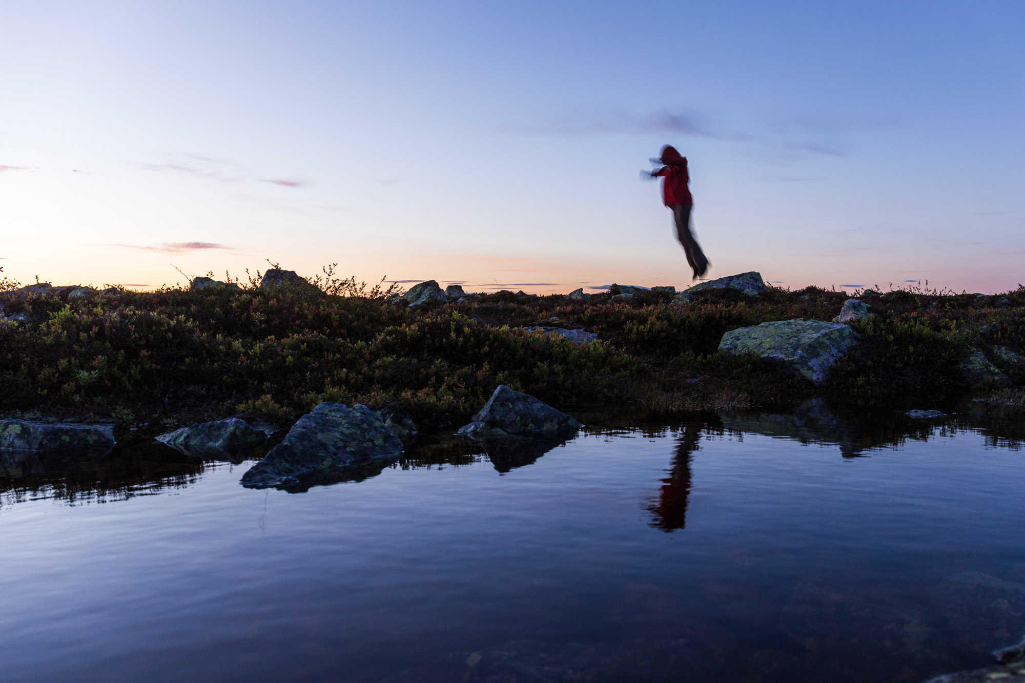 Outdoor Fotokurs in Dalarna Schweden Freudensprung beim Fotokurs in Schweden