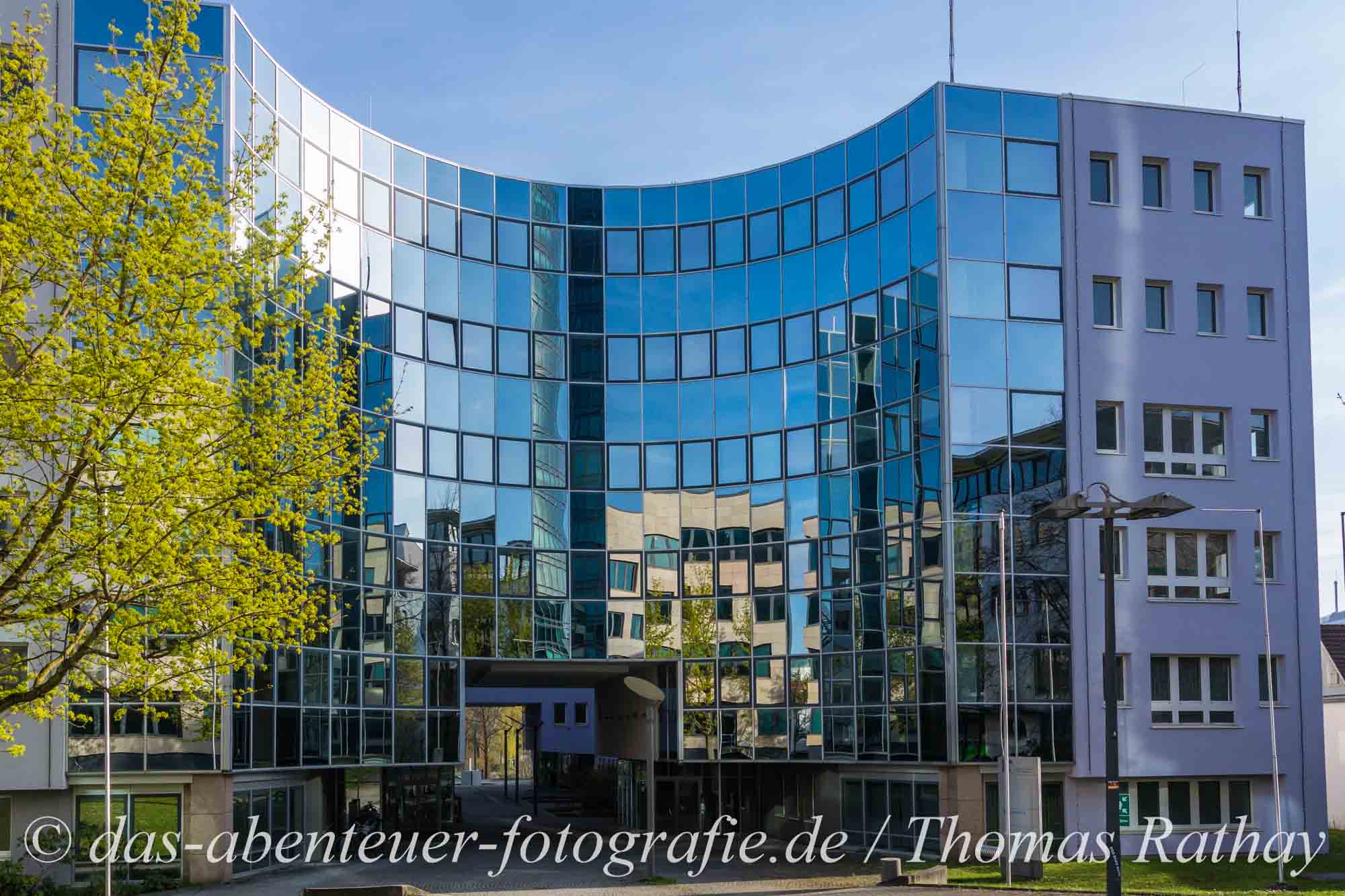 Moderne Architektur lädt zu glänzenden Fotos ein.